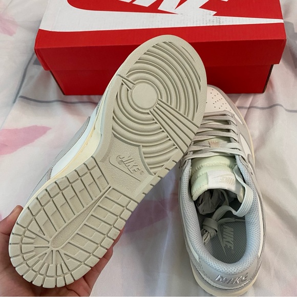 Nike Women Dunk Low Light Bone Grey - Picture 4 of 7